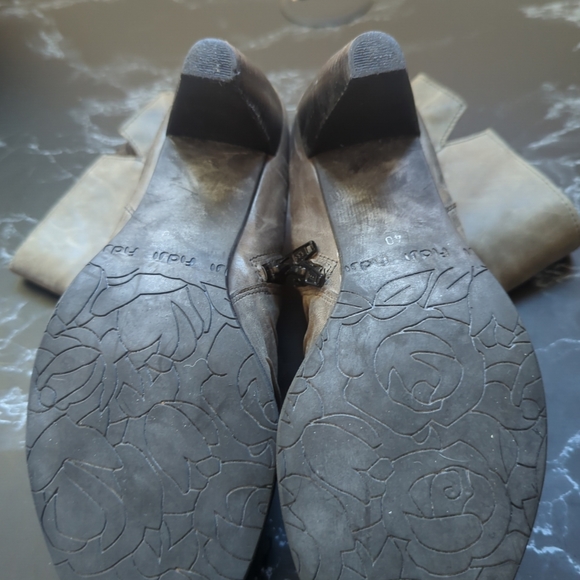 FIDJI Womens Gray Soft Leather Ruched Zip Ankle Bootie Boot 40 US 9.5 Bootie - Picture 9 of 10